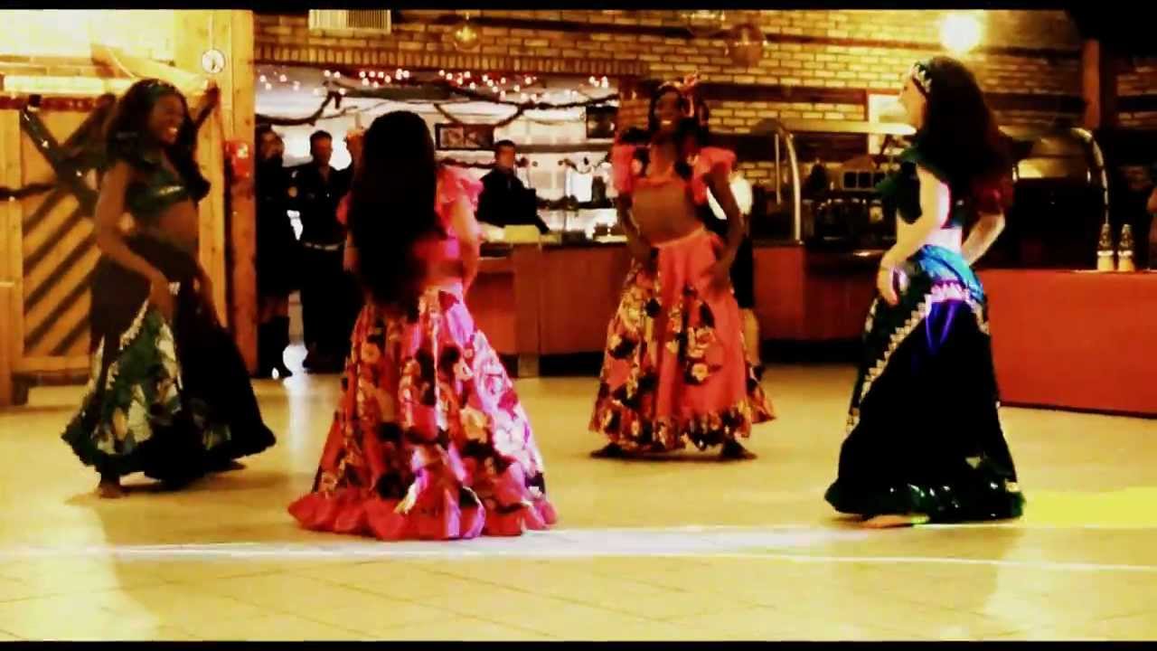 Spectacle de Sega Maloya avec Les Danseuses d'Or pour le Tableau Ocean Indien