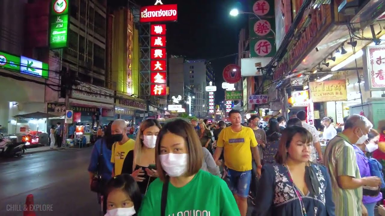 Bangkok China Town Walkthrough at 10PM - Crazy Street Food during Chinese New Year