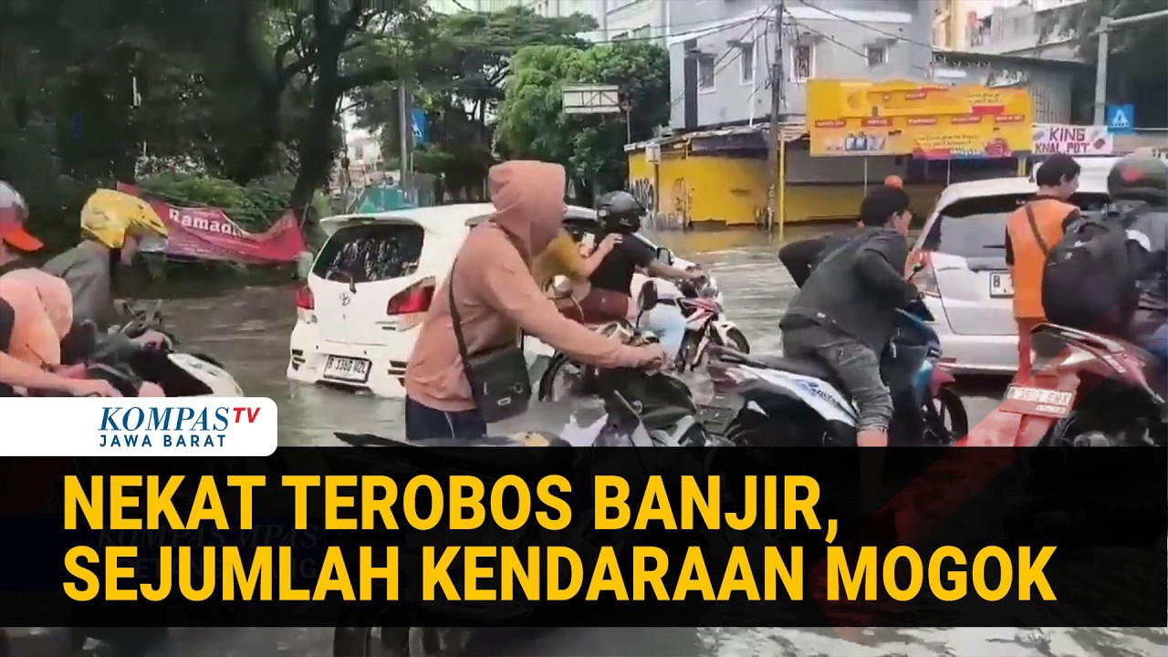 Banjir Capai 2 Meter Rendam Periuk Tangerang, Warga Evakuasi Diri Pakai Perahu