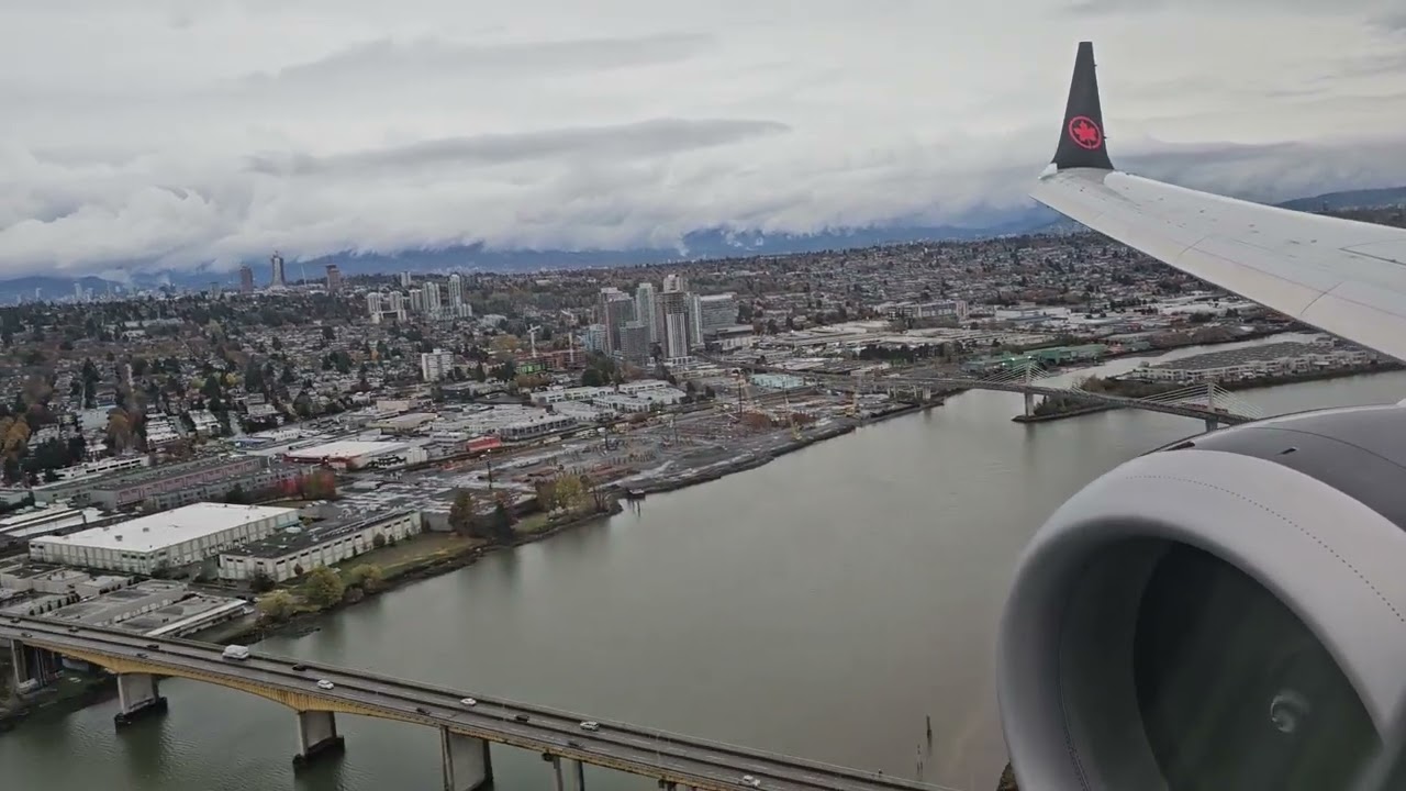 Air Canada 737 MAX 8 (C-FSCY) Landing in Vancouver