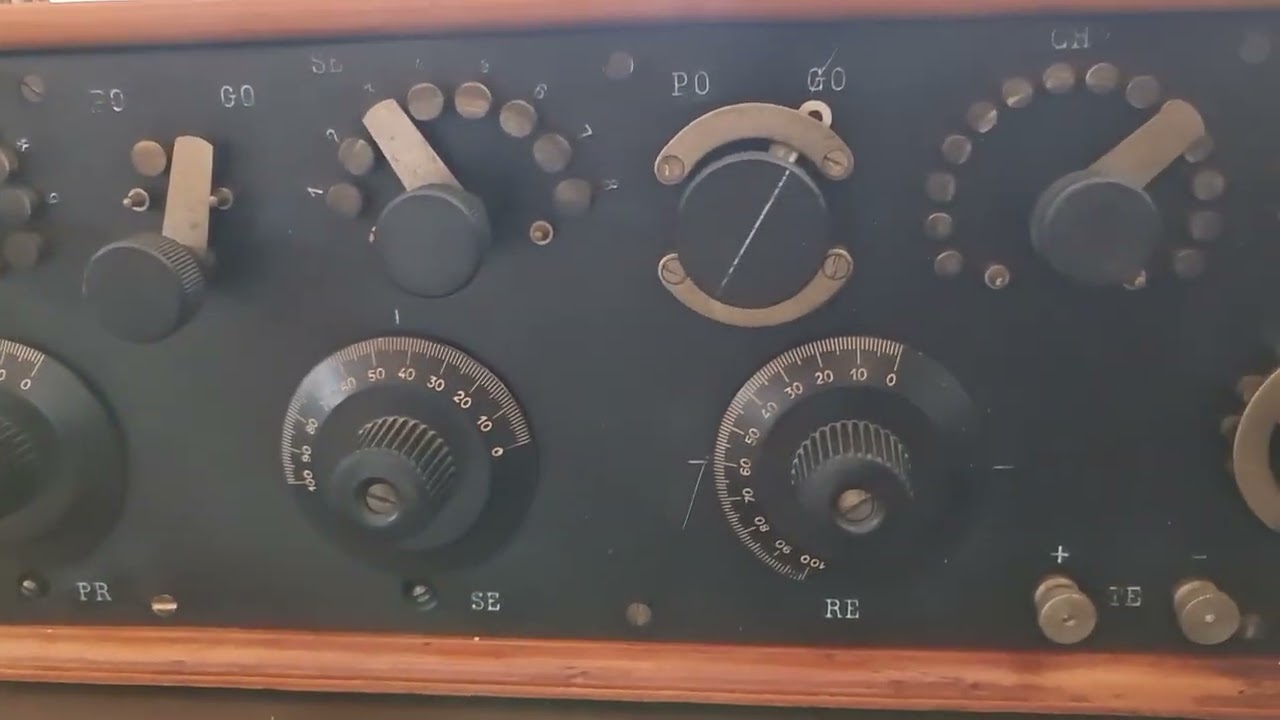 Poste radio TSF GMR 6lampes extérieures en fonctionnement