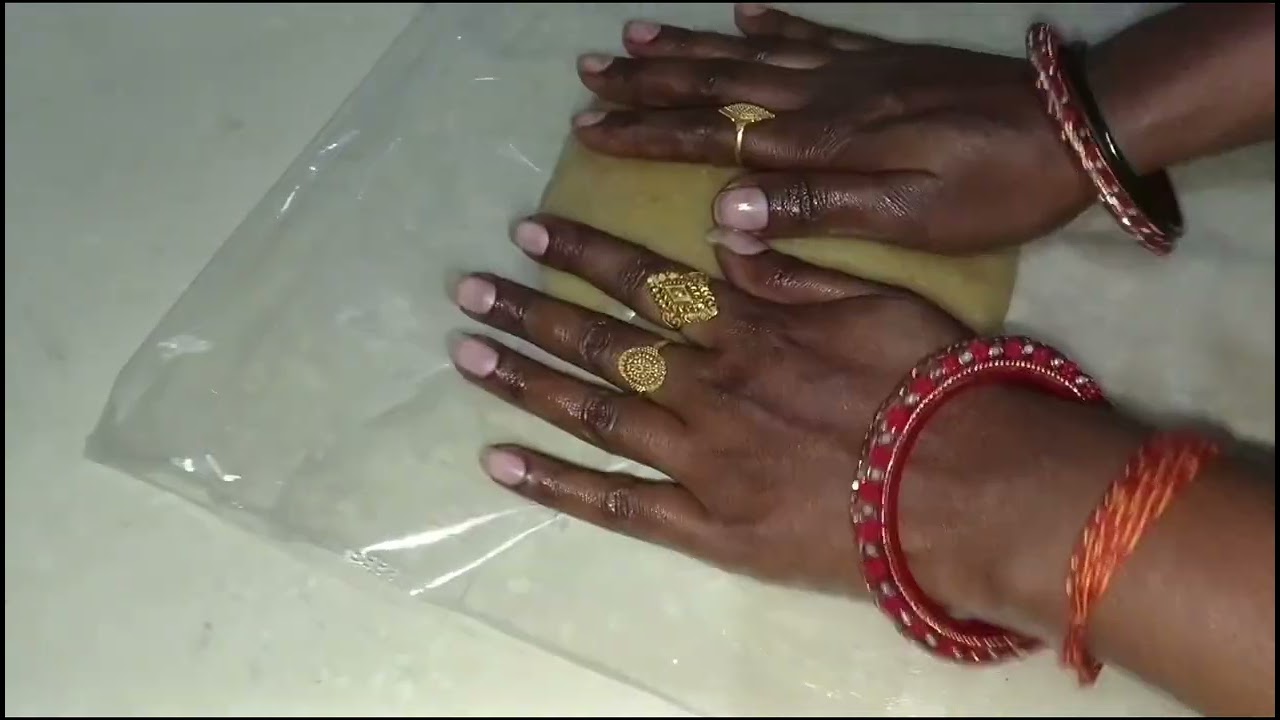 Kaju katli ghar par banaye bahot kam samye me banke teyar ho jata hai 