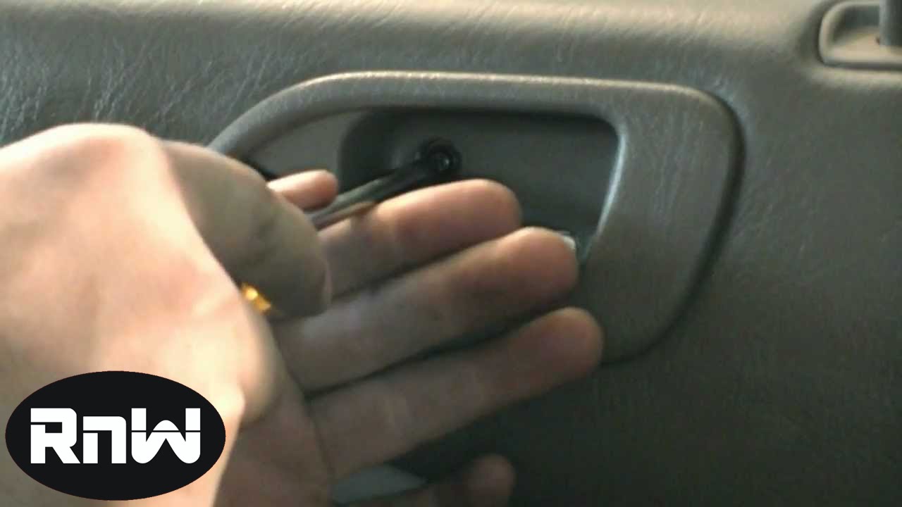 How to Remove the Rear Door Panel and the Interior Door Handle on a 2000 Acura TL.avi