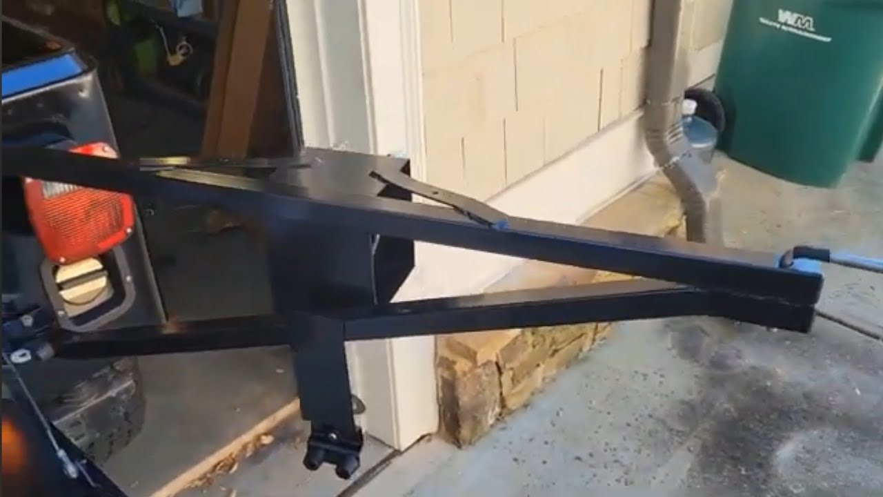 Jeep CJ7 1981 258. Обзор держателя запасного колеса.