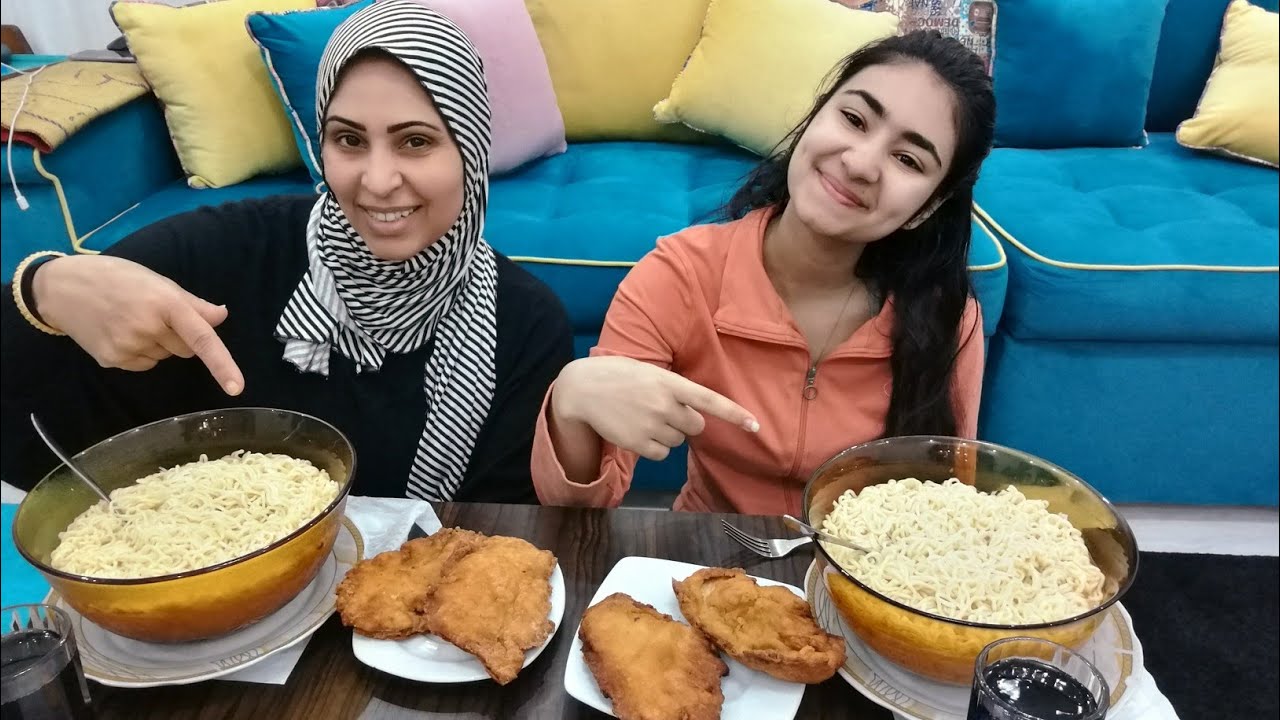 تحدى اكل اكبر كميه من الاندومى والفراخ البانيه والعقاااب للخسارن كارثه😱😱