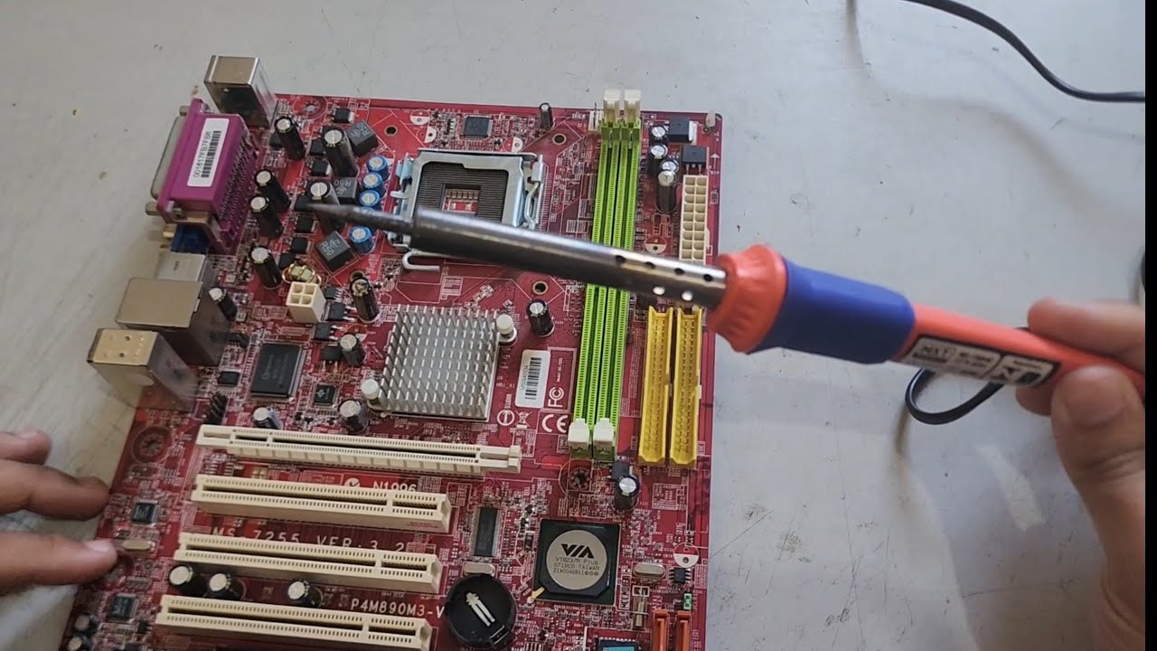 Como tirar CAPACITOR da placa mãe de uma forma SIMPLES e FÁCIL - [ PASSO À PASSO ]