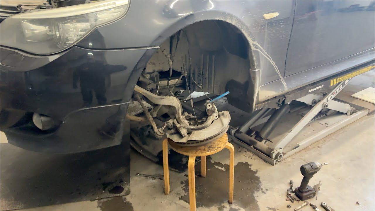 Bmw e61 lengéscsillapító és toronycsapágy csere