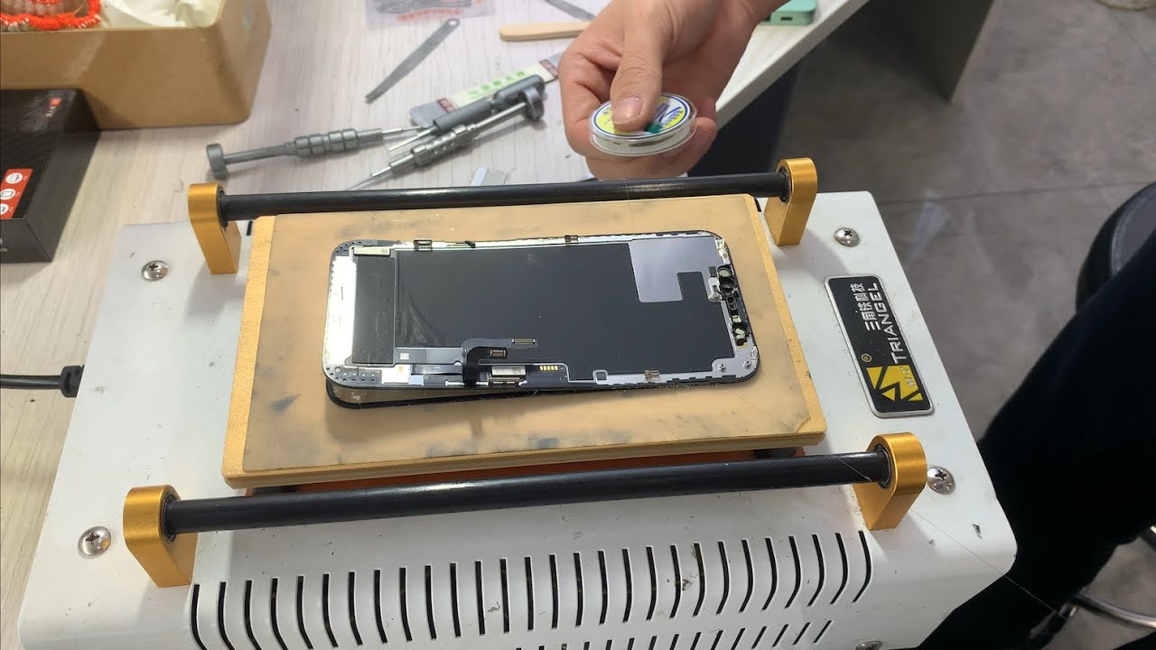 iPhone 12 Cracked Screen Refurbishing  iPhone 12 碎屏翻新