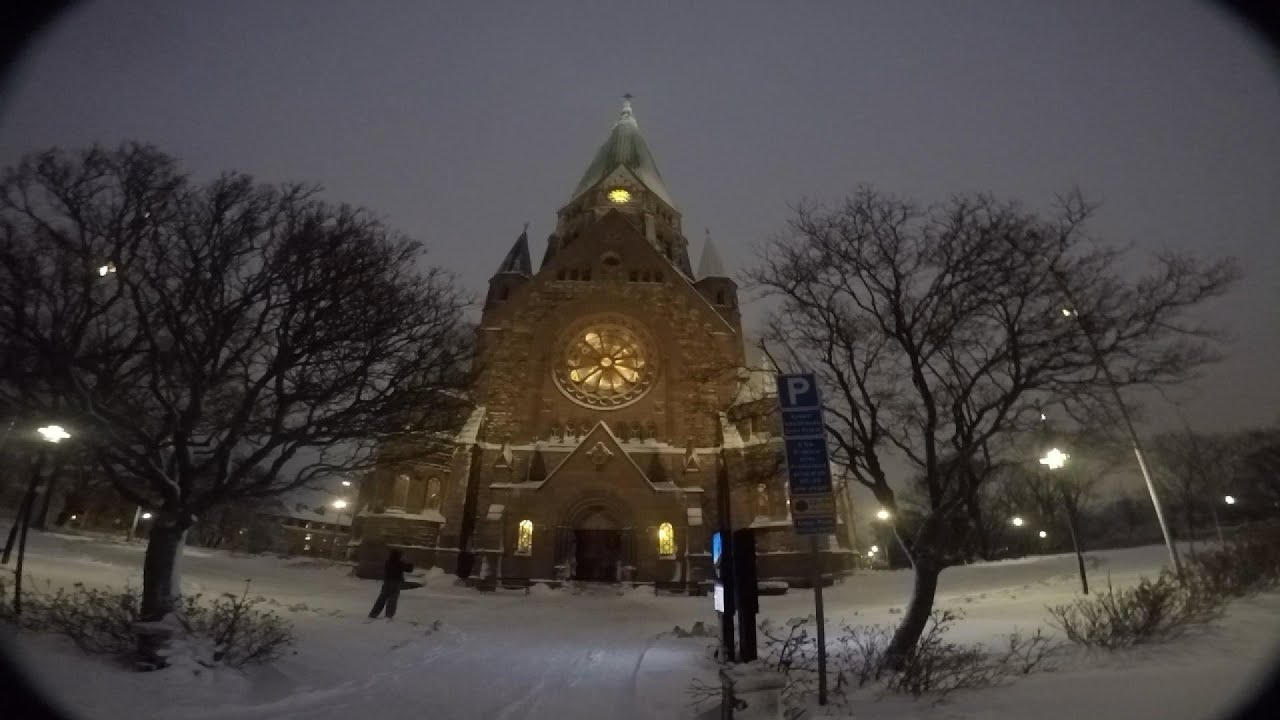 TURISMO NA ANTIGA ESTOCOLMO DEBAIXO DE MUITA NEVE