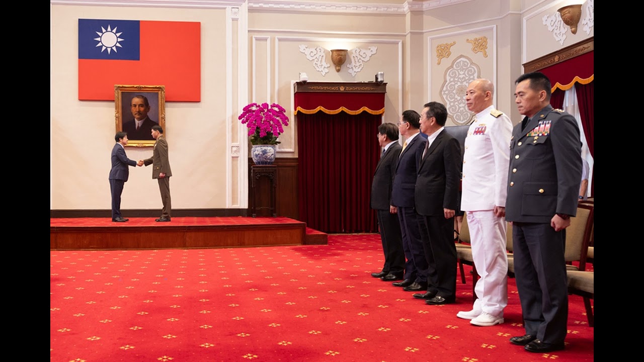 President hosts military promotion ceremony, urges building modernized forces