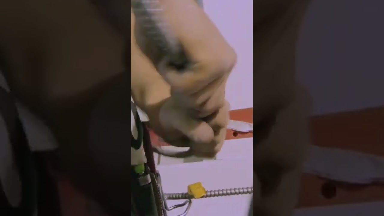 Fastest way to strip BX / MC with cutters #electricians #kleintools #tricksofthetrade