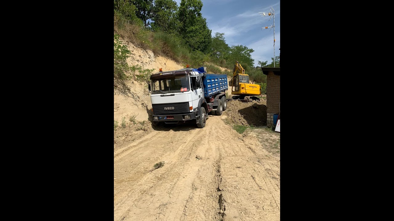 Komatsu Pc 75 + Iveco 330-36 al carico !!!