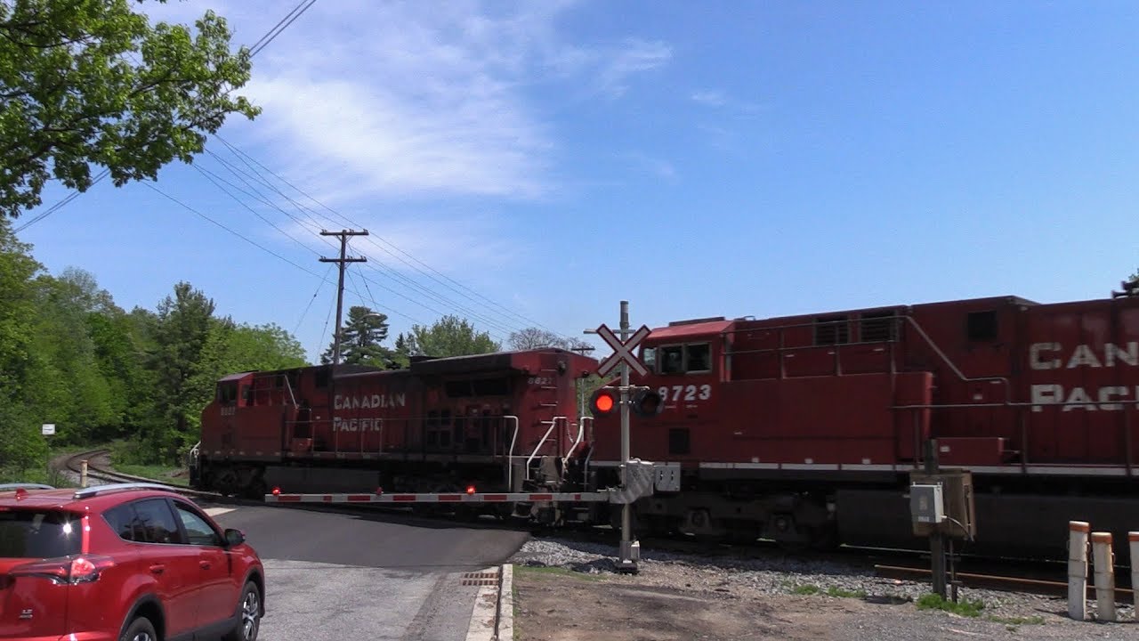CP 8627 at Parry Sound (29MAY2018)