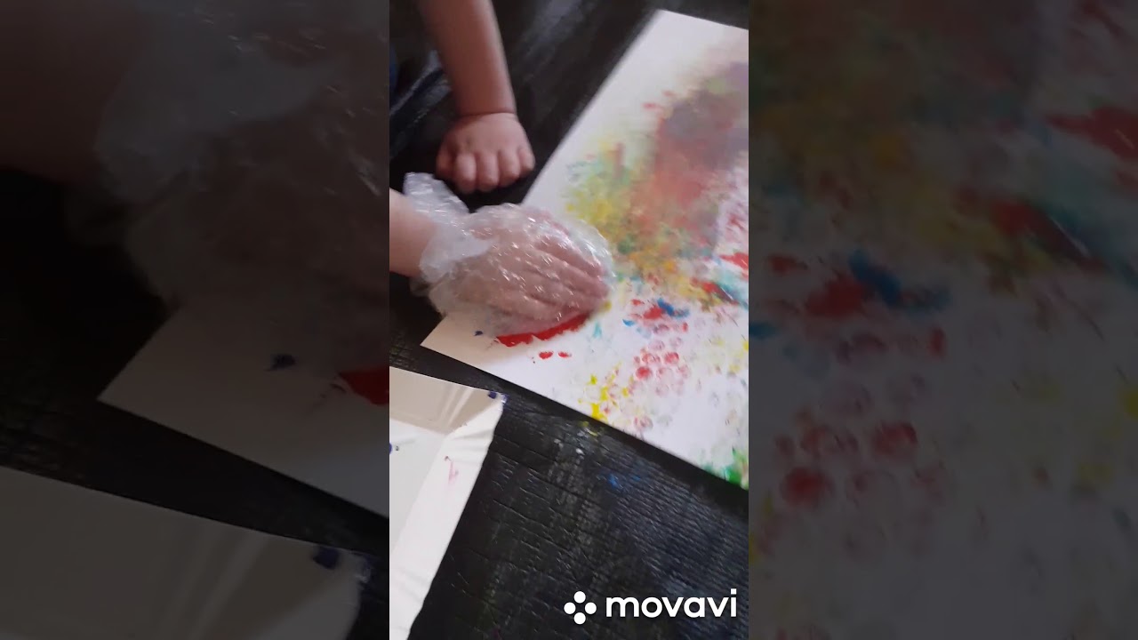 Sensoryczne malowanie stopami od W g&oacute;rę pnę się