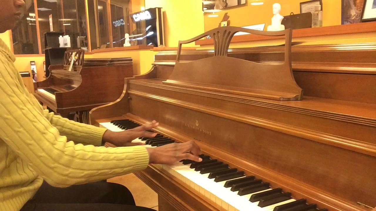 Steinway & Sons Console in Hepplewhite Walnut from 1963 on Consignment