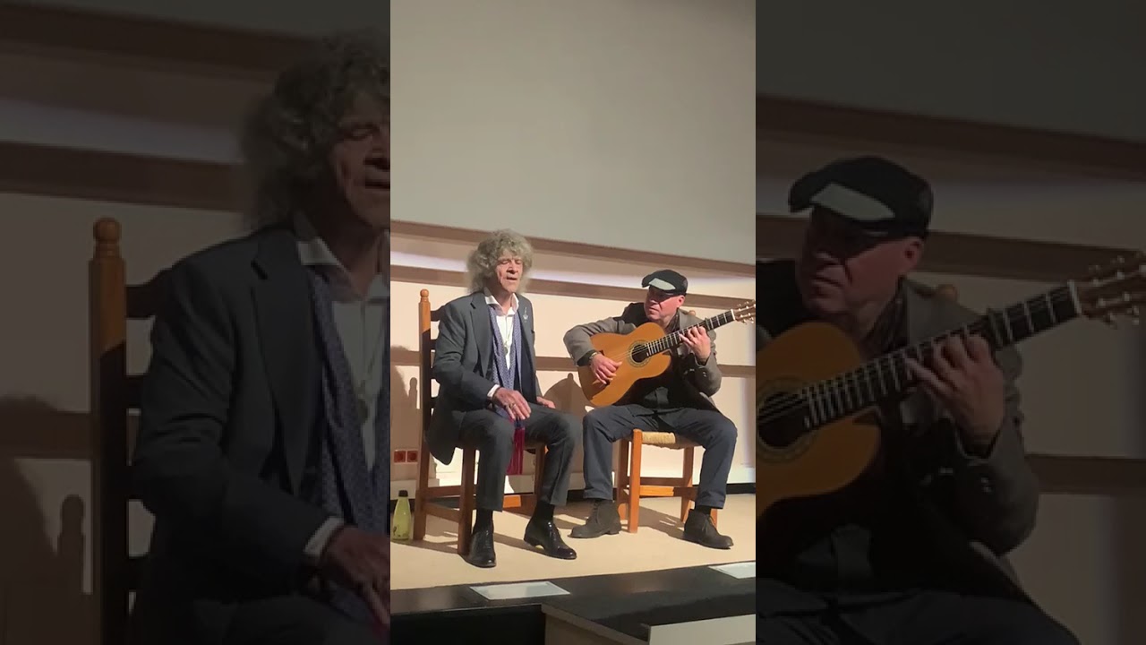 José de los Camarones en la presentación de edición #200 de Flama