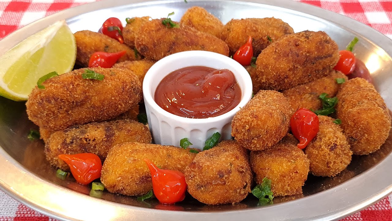 CROQUETE DE CARNE SECA E ABÓBORA CABOTIÁ | Cebola e Salsa