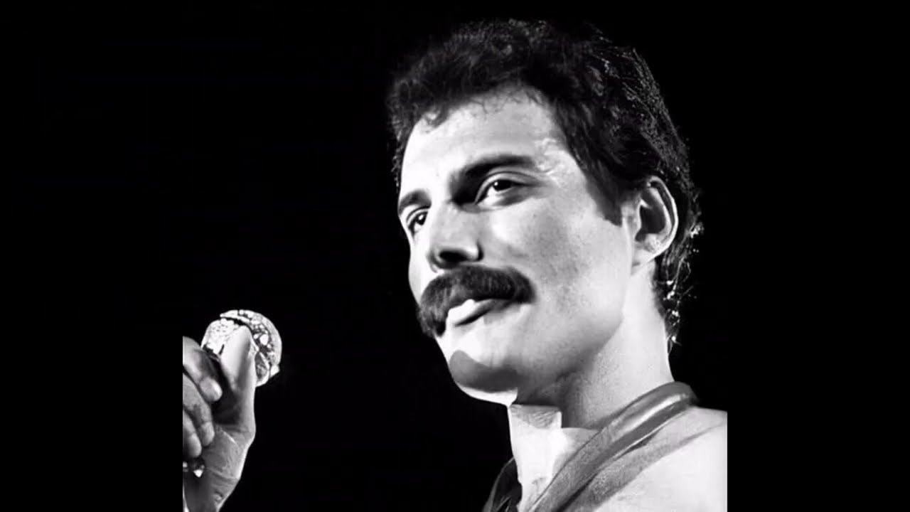 freddie mercury | When U love some1 ❤️