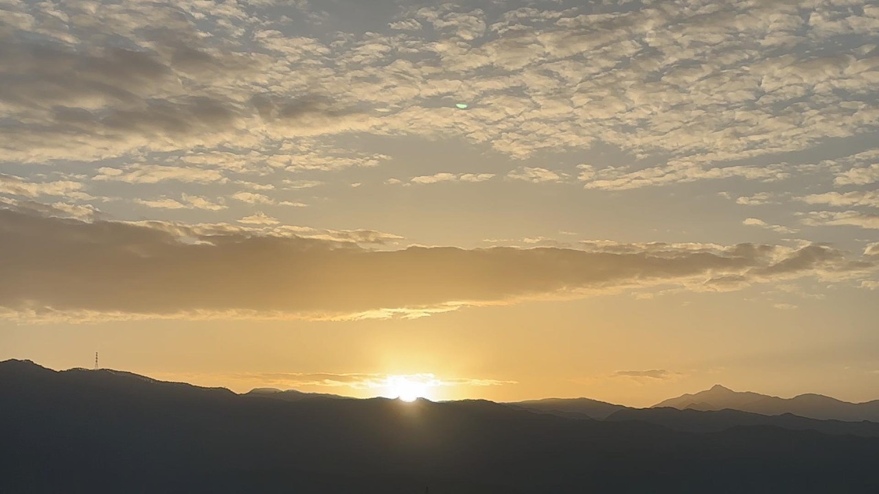 To me, every hour of the light and dark is a miracle.– Gentle Motivation (Ambient)