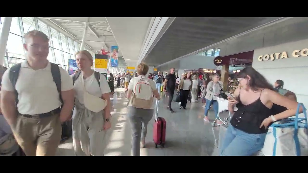 “Arrival at Warsaw Chopin Airport on a Busy Day | LOT Airlines”
