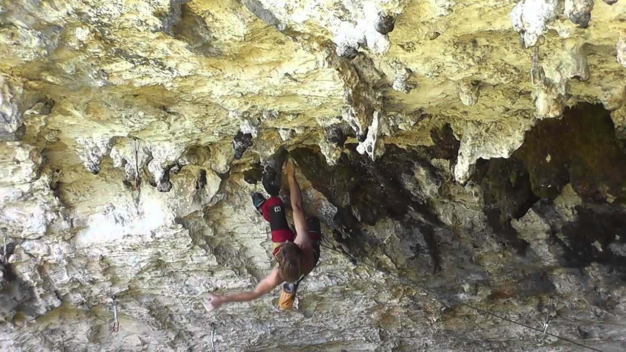 MIKEL LINACISORO (12) : WHITE ZOMBIE 8C  BALTZOLA (Basque Country)