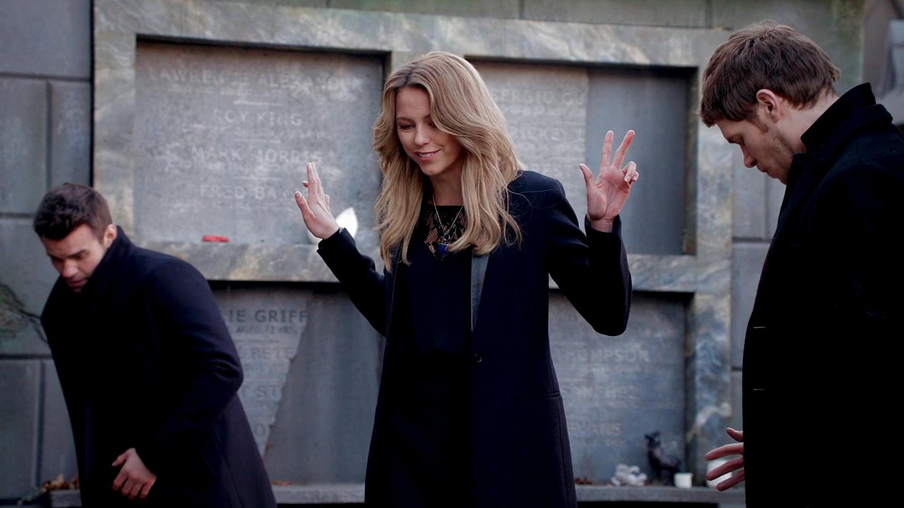 Freya shows Klaus&Elijah memories of the past, Klaus refuses to believe this so-called sister #4k