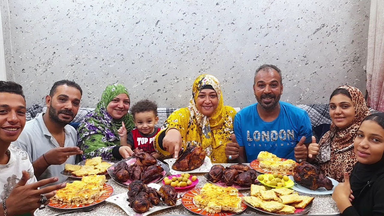 تعالوا شوفوا الشبح صالحني وعزمني على ايه يا حلاوتك يا تكاتك يا شبح 🤪🤪