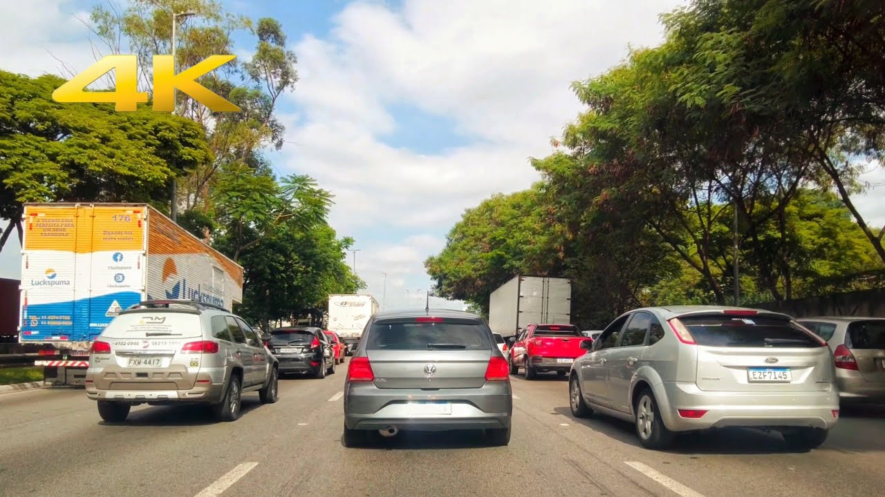 Dirigindo na Marginal Tietê com trânsito em São Paulo SP • Brasil 4K