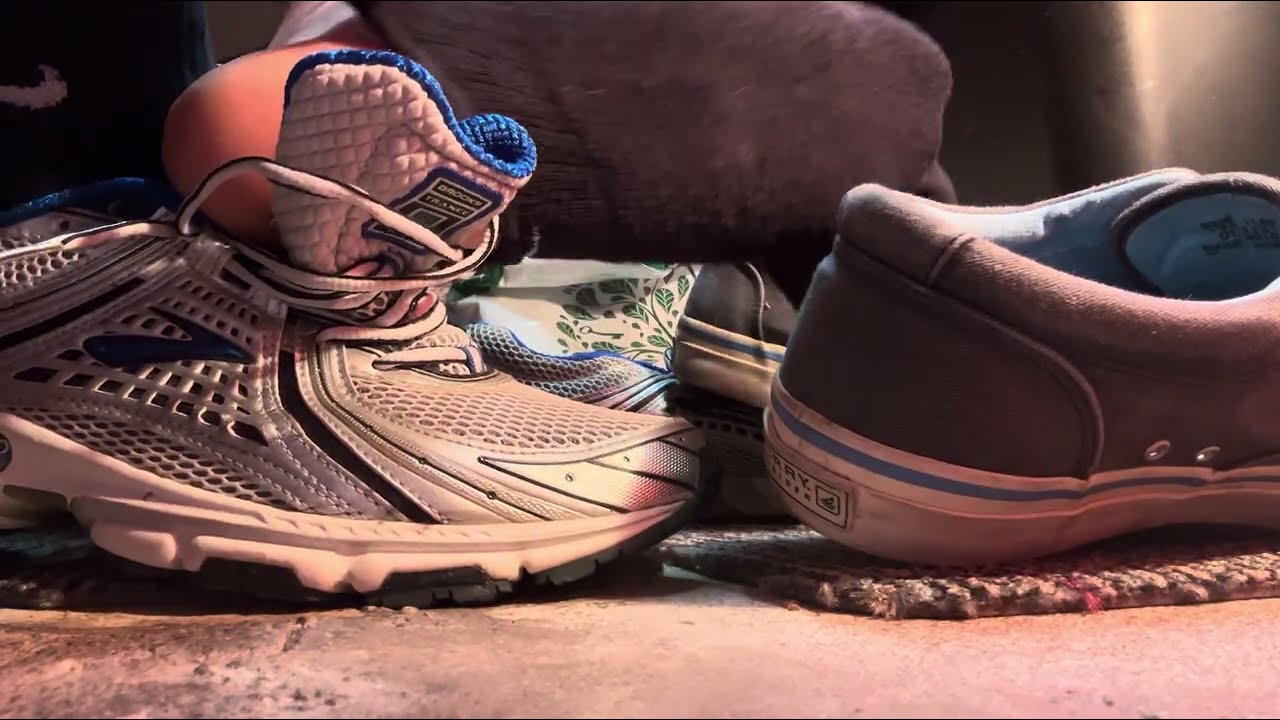 Wrecking Brooks Trance 8 Running Shoes And Nike Socks