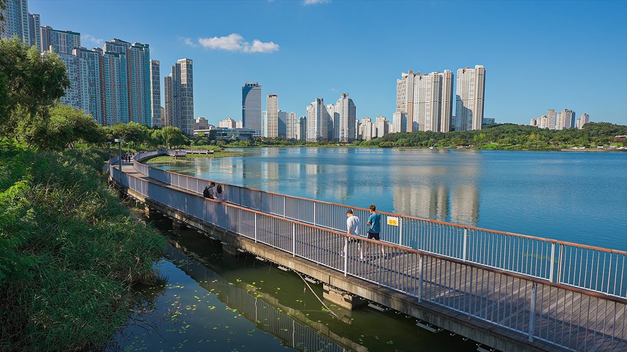 Saturday Afternoon Walk in Gwanggyo Lake Park | Ambience Sounds Korea 4K HDR