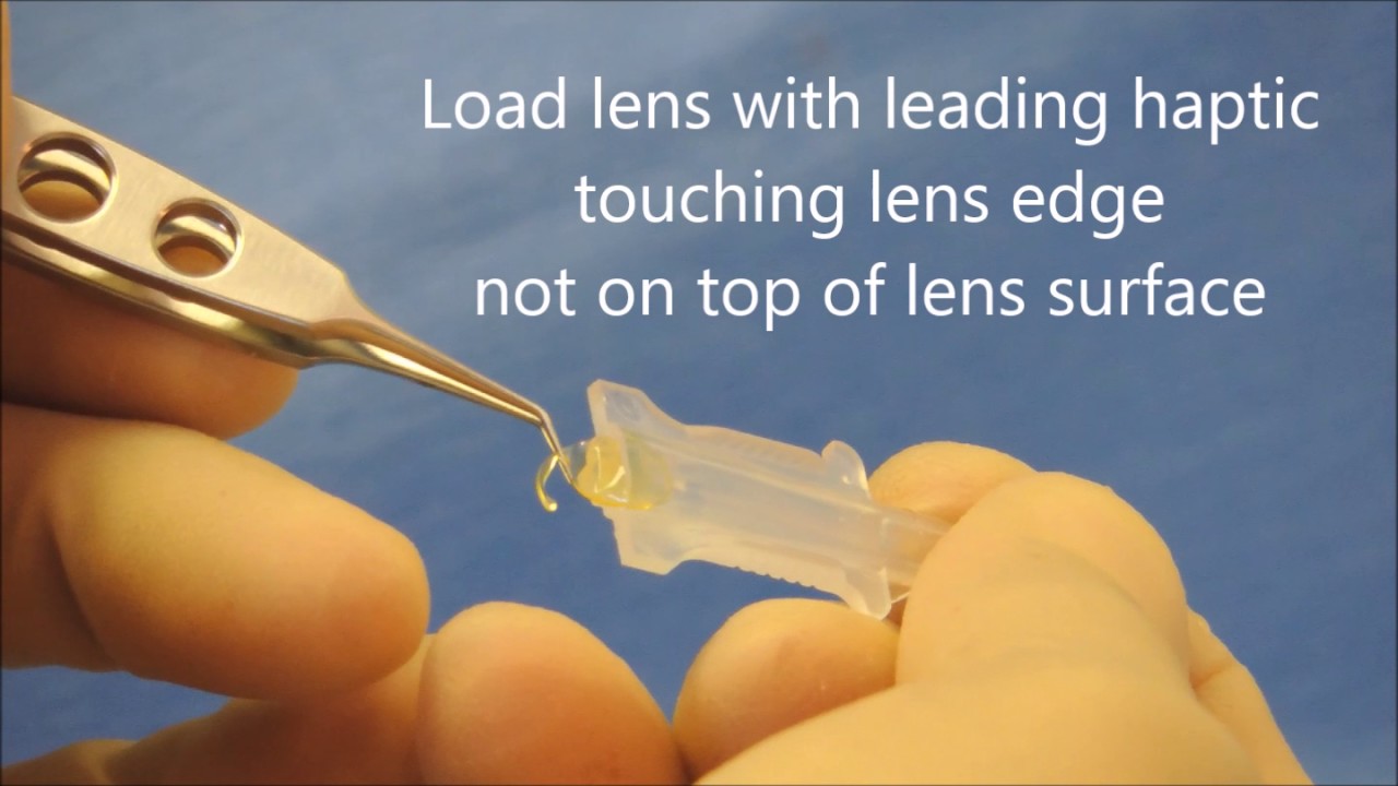 Loading alcon lenses