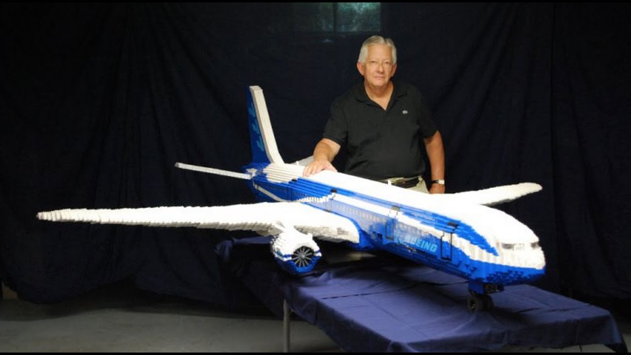 9-foot-long LEGO Boeing 777 airplane – BrickFair Virginia 2015