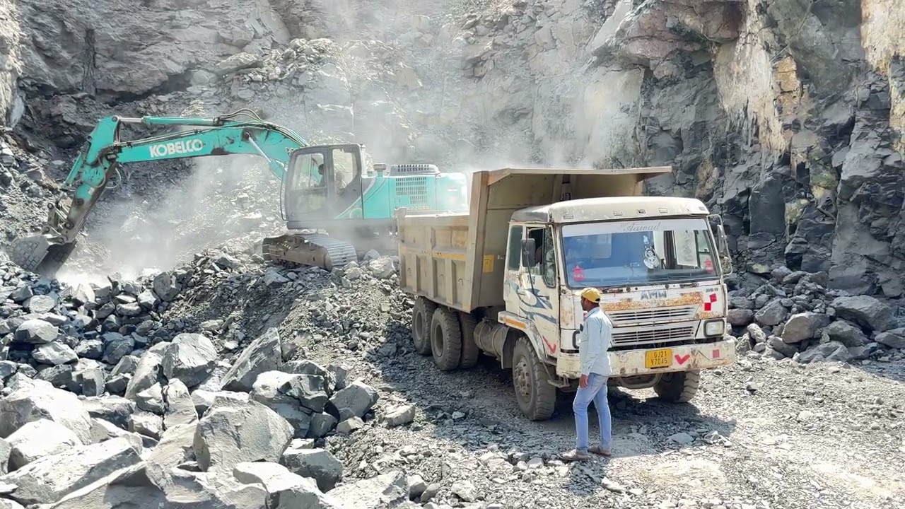 पत्थरों का सीना चीरती हमारी JCB देखिए इस दमदार मशीन का एक्शन #JCB #JCBvideo #construction #jcbmachin