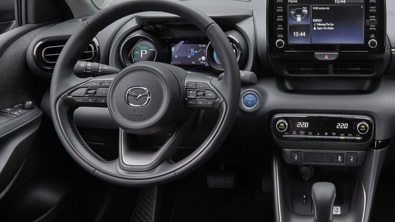 2022 Mazda 2 Hybrid INTERIOR