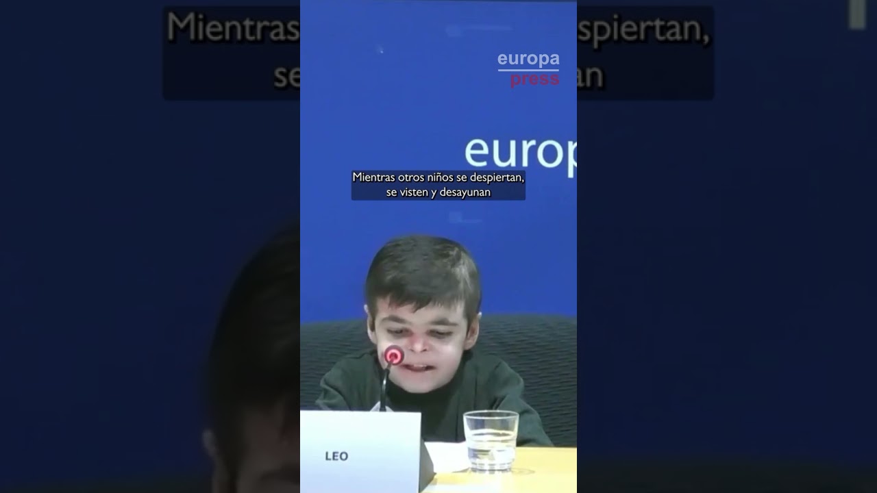 Leo, un ni&ntilde;o con Piel de Mariposa, narra en el Parlamento Europeo el sufrimiento que padece