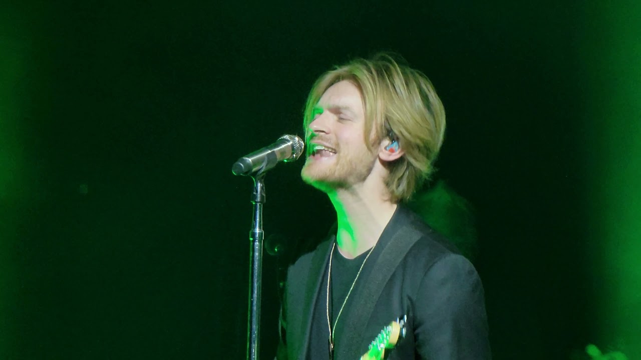 FINNEAS.. CLAUDIA/HAPPY NOW... @IRVNG PLAZA, NYC...11/16/21...4K