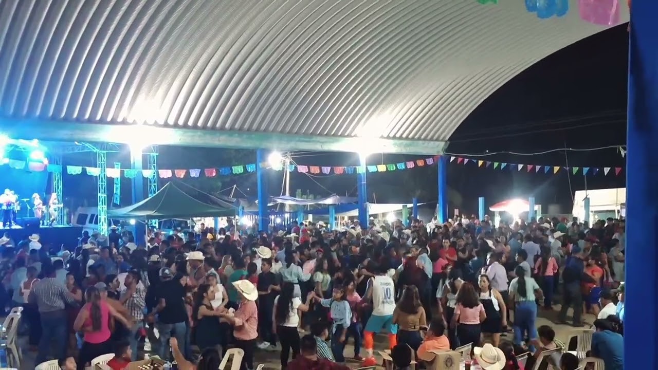 Nacho montero el rey de la cumbia sabrosa !! En vivo desde Vista hermosa san lucas Ojitlan oaxaca