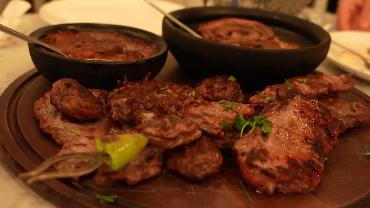 Sofra e iftarit në Gjakovë - Tradita që mbledh njerëzit rreth tryezës