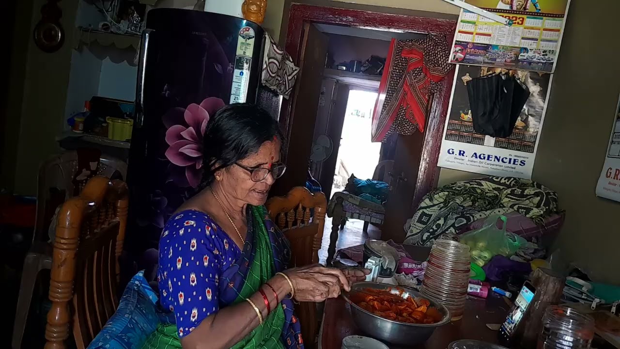 నిమ్మకాయ పచ్చడి లో####కారం###కలిపాను#####