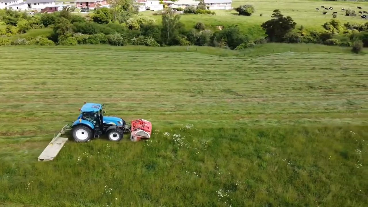 New holland t6080 mowing
