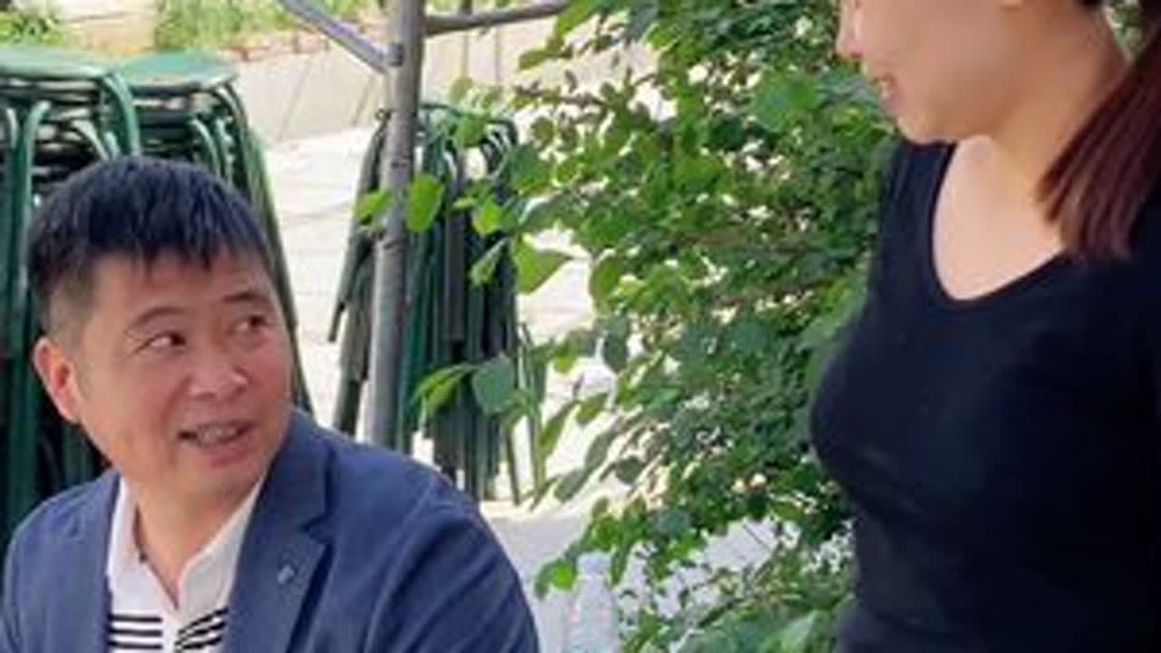 小毛豆办满月酒，亲戚朋友早早都来帮忙，100斤咸米饭三分钟见底，真热闹