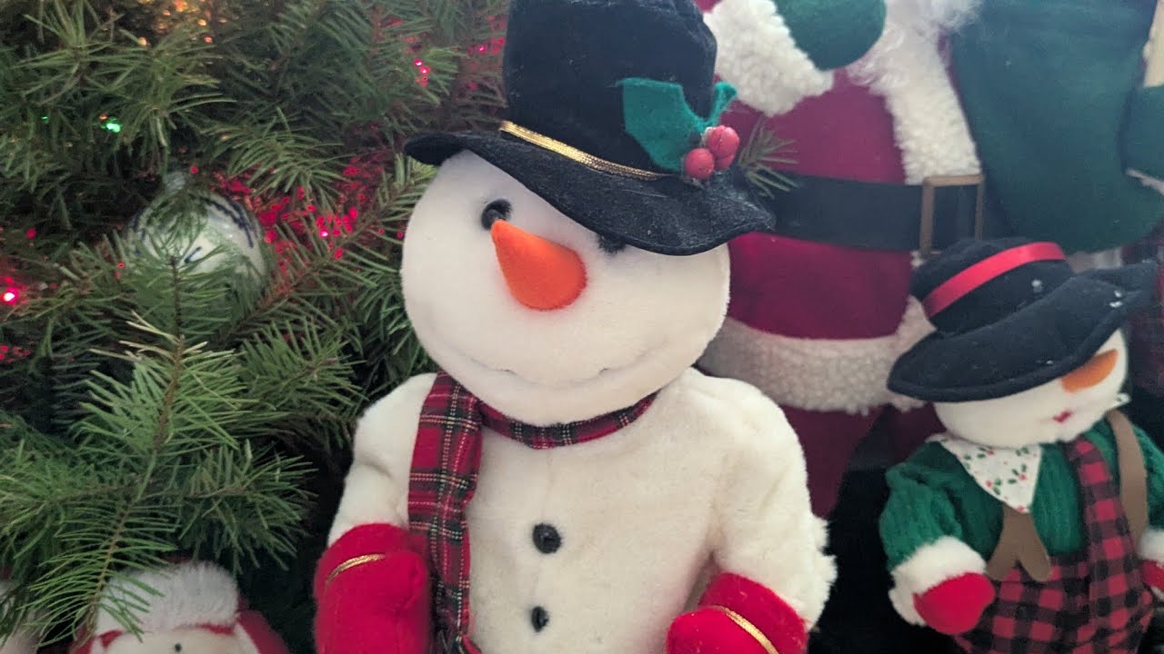 12 Days Till Christmas - Day 4 - Gemmy 2 Song Hip Swinging Snowman 