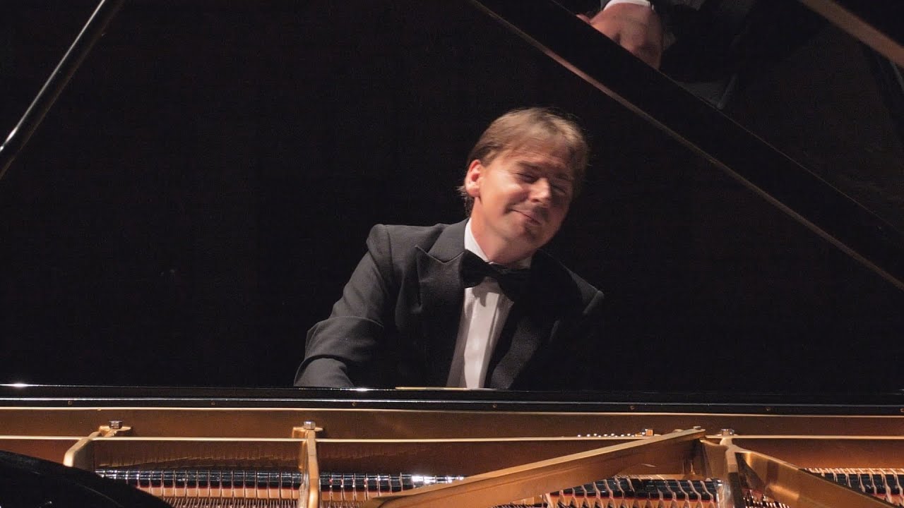 E. Grieg -  'Butterfly' from Lyric Pieces Op 43 No 1 - Greg Niemczuk