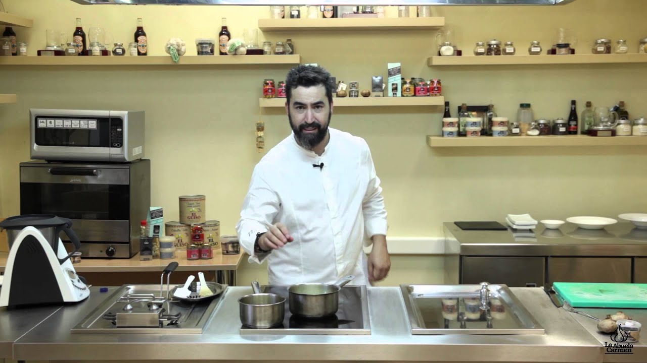 Recetas La Abuela Carmen® Bacalao confitado con puré de ajo negro y leche de puerro