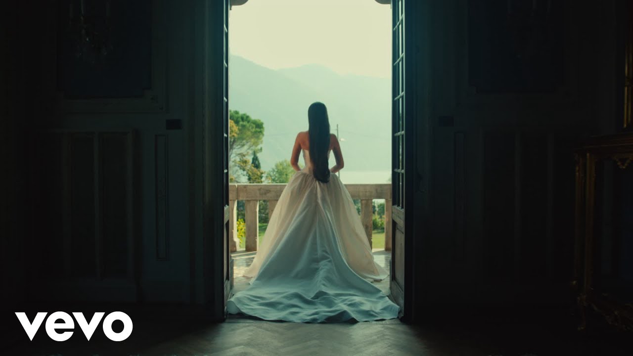 Ninelle - Love You To The Moon (Official Music Video)