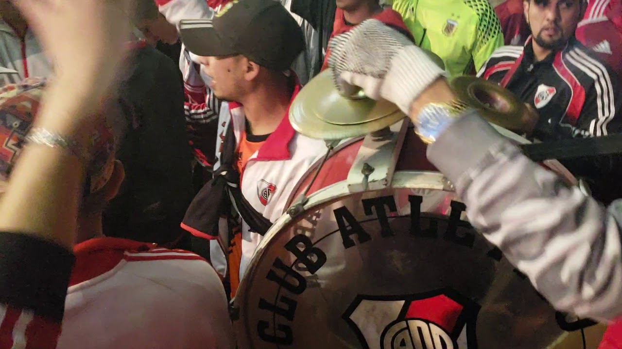 ESTO OCURRE ANTES DEL INGRESO DE LOS BORRACHOS DEL TABLÓN EN EL MONUMENTAL- RIVER PLATE 2018