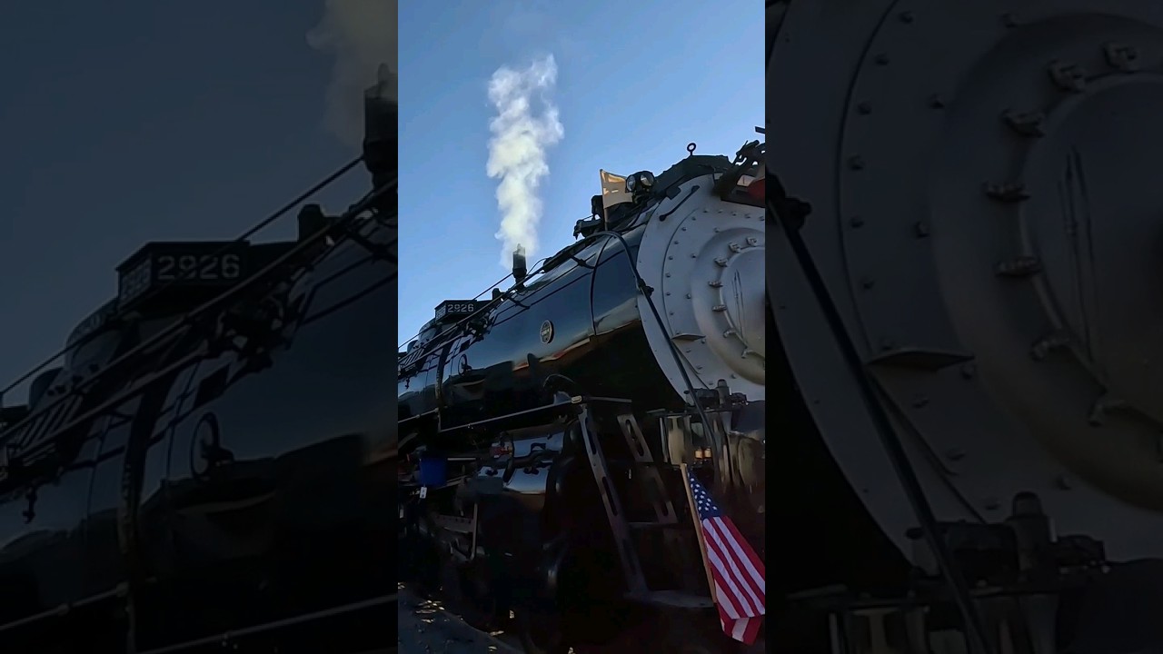 ATSF 2926 Whistle Battling Amtrak!