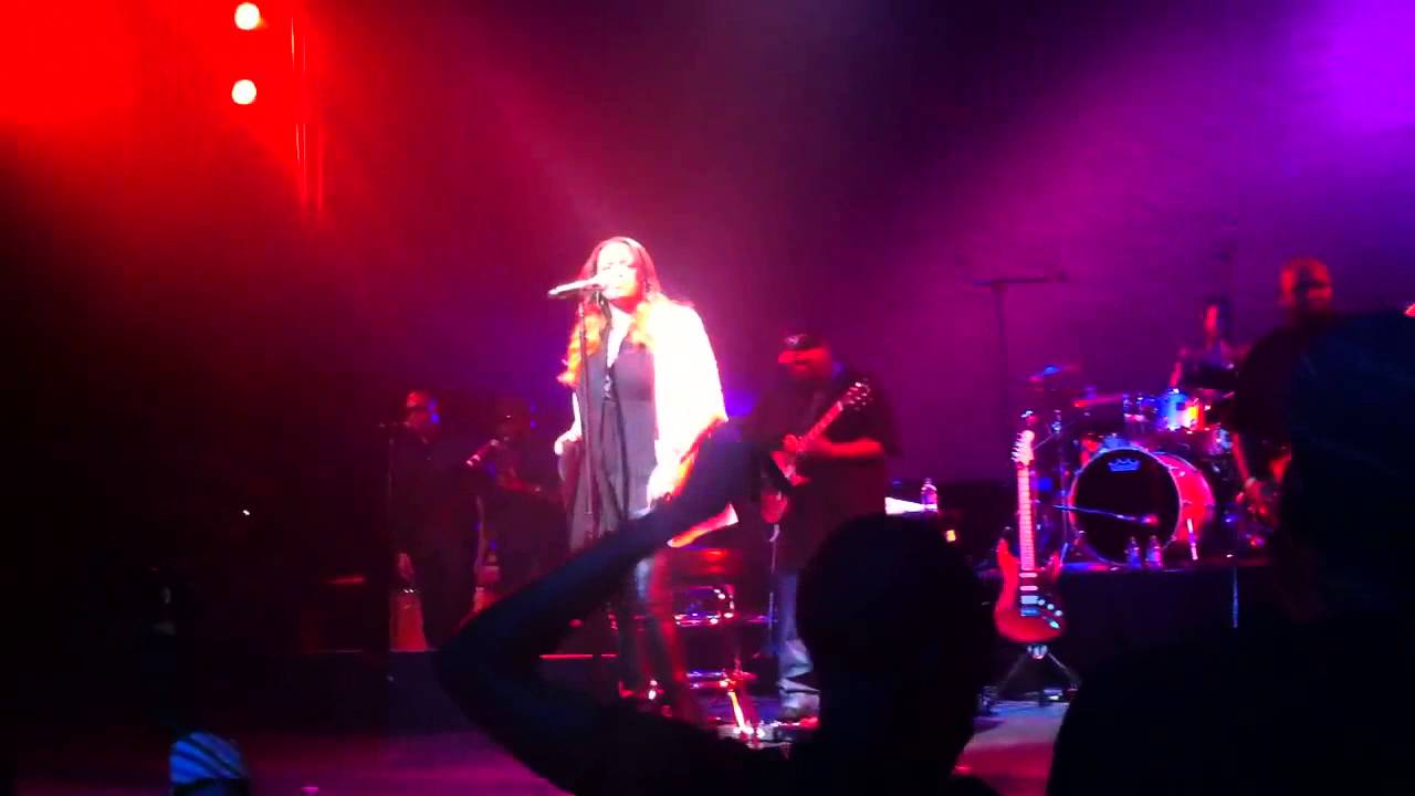 Faith Evans ' Come Over ' live at the Apollo 2012