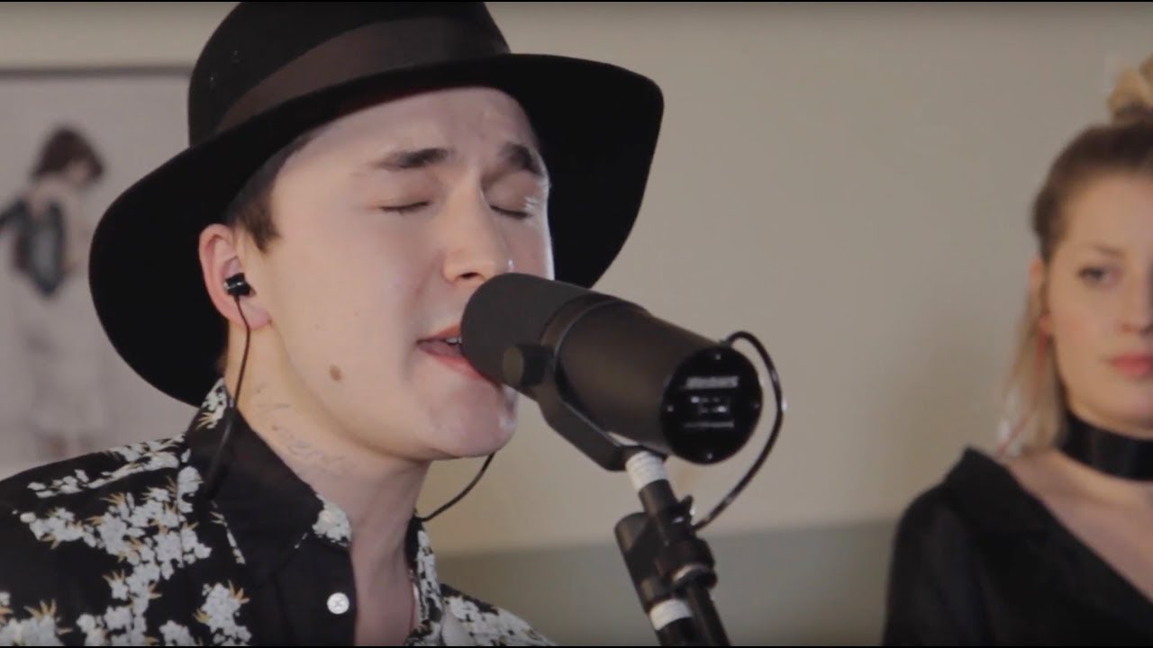 Max John Avalon - Dancing With Our Hands Tied (Acoustic Sessions - Taylor Swift Cover)