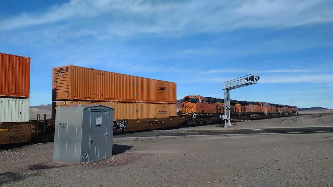 EB BNSF Z Train In Ludlow Ca! #bigbossrailfanner